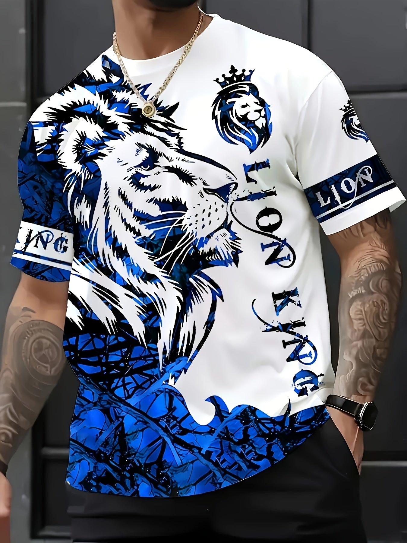 Stylish Men's T-Shirt with Striking Lion Graphic