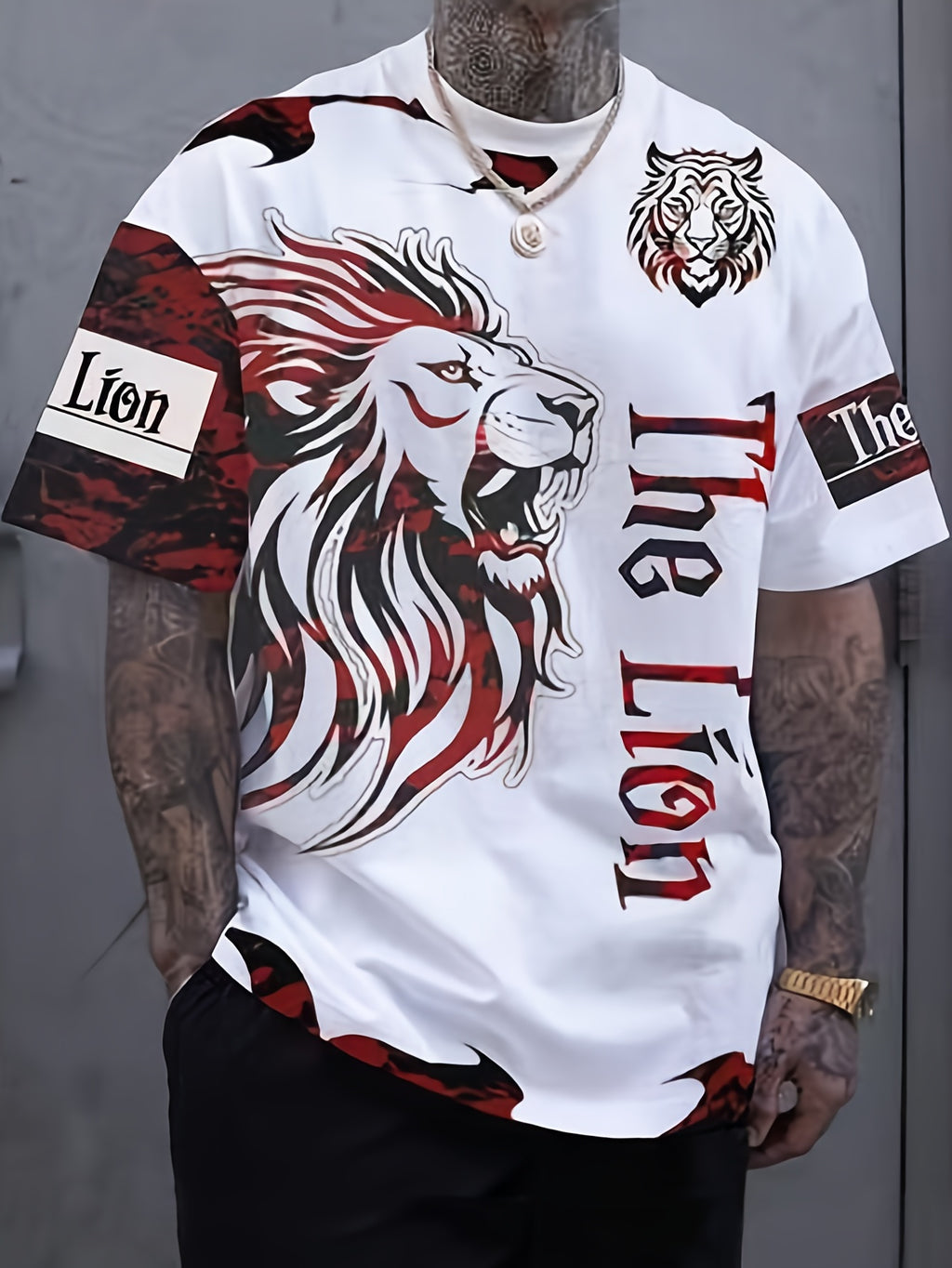 Stylish Men's T-Shirt with Striking Lion Graphic